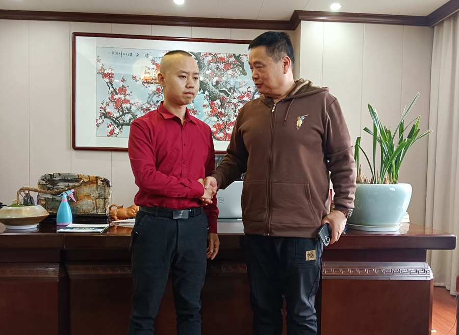 歡迎美國(guó)華僑進(jìn)出口商會(huì)副會(huì)長(zhǎng)到睿婕工廠考察，未來(lái)將共同出口輕鋼房屋材料到美國(guó)