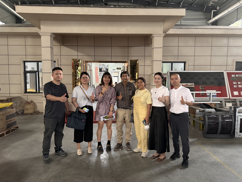 厄瓜多爾建筑商考察睿婕工廠：輕鋼別墅出口南美，合作前景廣闊！